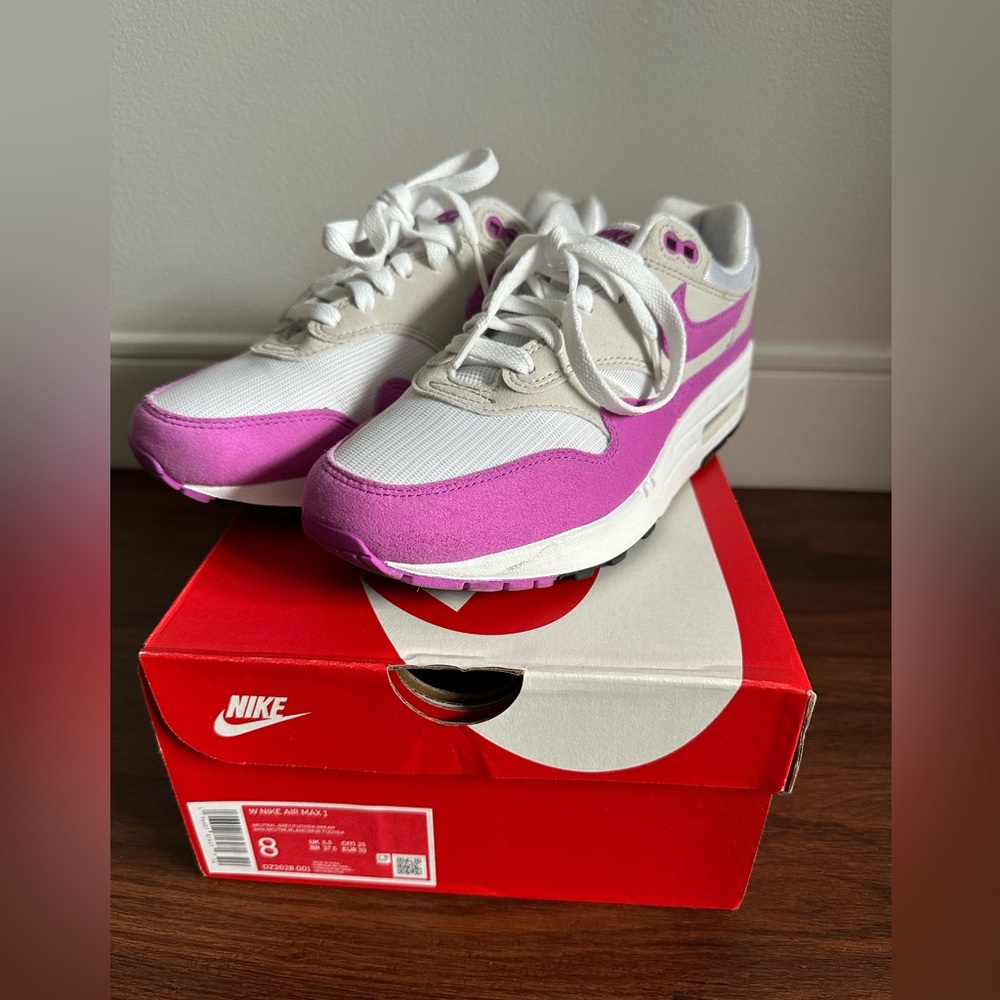Women’s Air Max 1 in neutral grey/fuchsia dream in size 8